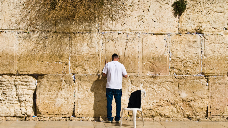 praying at the western wall 1